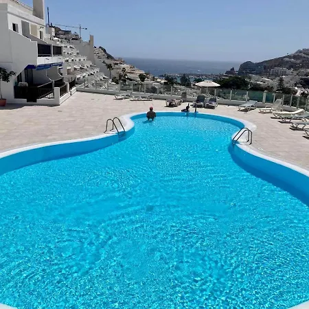 Apartment Seaview Oasis: Puerto Rico With Pool And Parking *